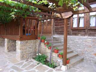 Гостевой дом The House with the Vine Guest House Жеравна-5